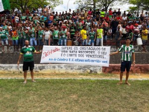 Antes da partida, uma homenagem ao ex-atleta, Moisés